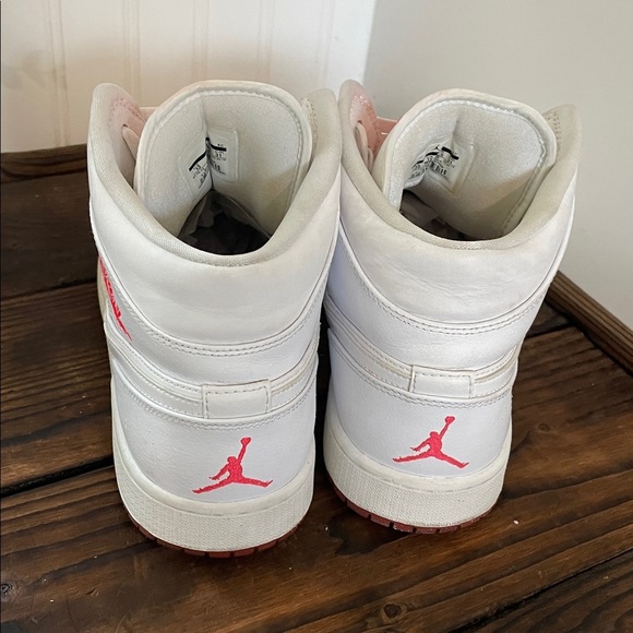 Air Jordan 1 Mid sneakers "White Infrared 23" colorway Size 13 - Picture 4 of 7